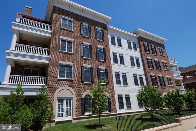 Building Photo - 540 2nd St