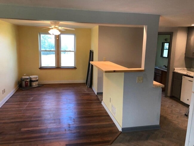 Building Photo - 839 River Bend Ct