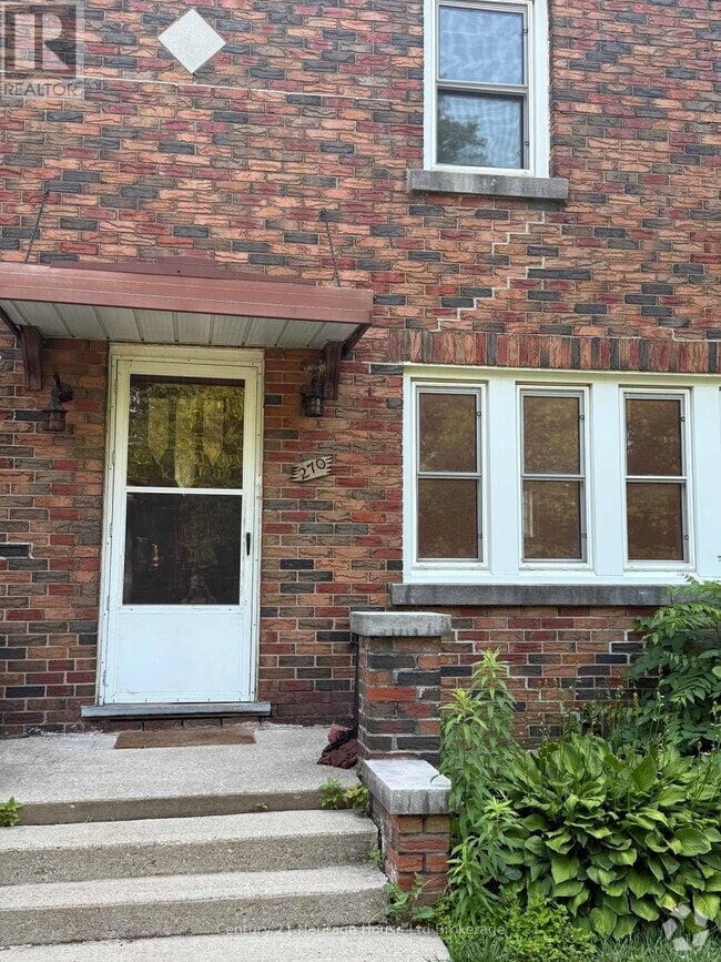 Building Photo - 270 Vansittart Ave