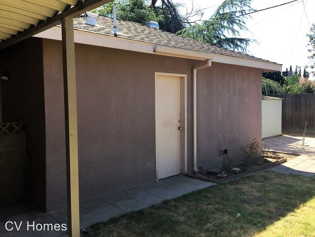 Building Photo - 4306 E Brentwood Ave