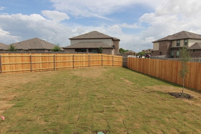 Building Photo - Beautiful 3 Bedroom Duplex Located in New Braunfels, Texas!