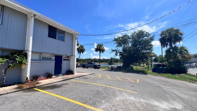 Building Photo - "Second Month of Rent FREE" Lovely 2 Bedroom, 1 Bathroom Home in the GATED COMMUNITY of Hilltop A...