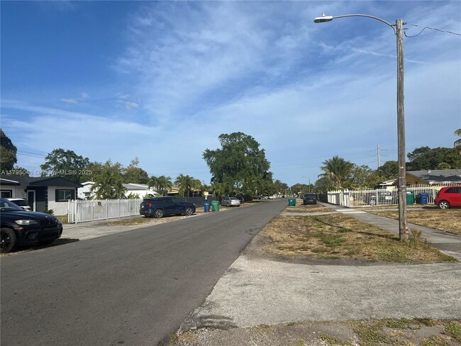 Building Photo - 770 NW 179th St
