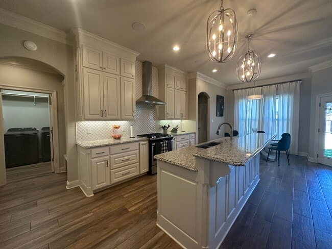Building Photo - Gorgeous Updated 3 Bedroom Home - Only 5 y...