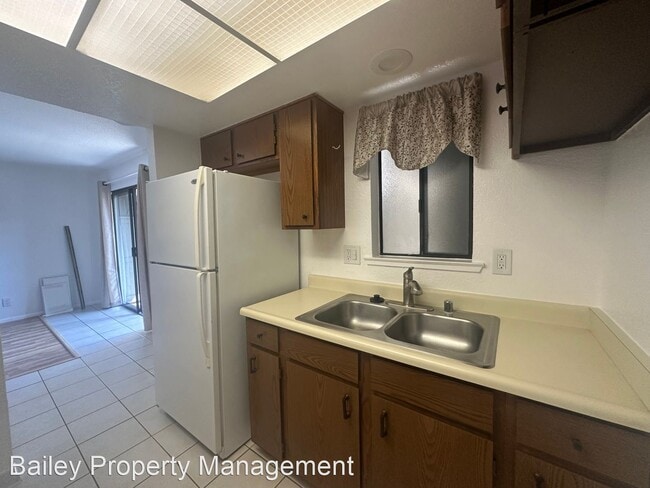 Building Photo - 2 br, 1 bath House - 250 River Street #421
