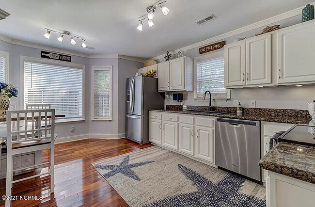 Building Photo - 1421 Stonington Dr