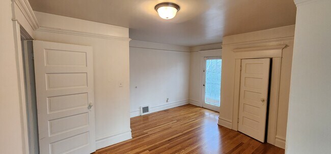 Sala de estar - 1230 Oak St