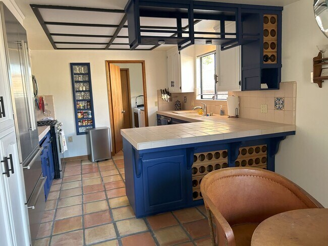 Foto del edificio - Short-Term Fully Furnished Rental – Available Now!