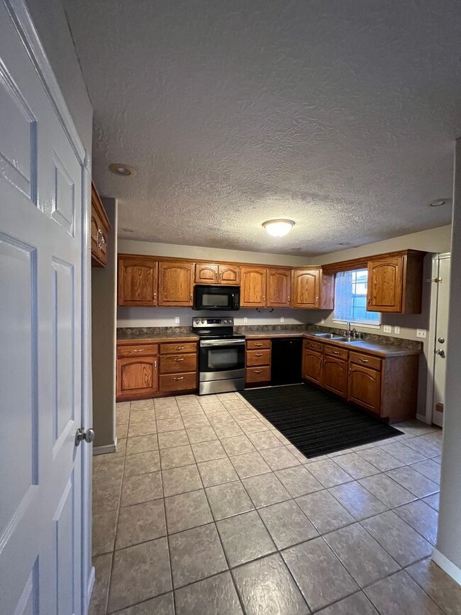 Building Photo - Great location in Nixa 3 bedroom 2 full bathrooms