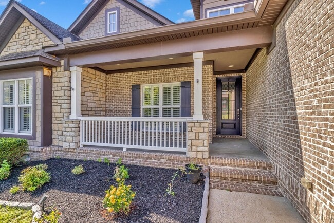 Building Photo - Stunning rental home on a premium lot in s...