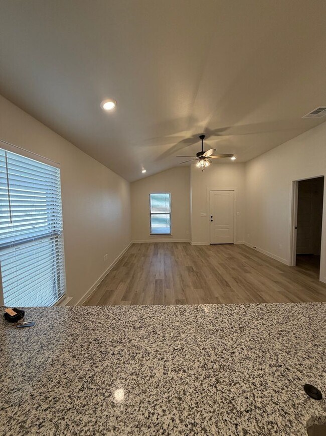 Foto del edificio - Harvest Neighborhood Beauty