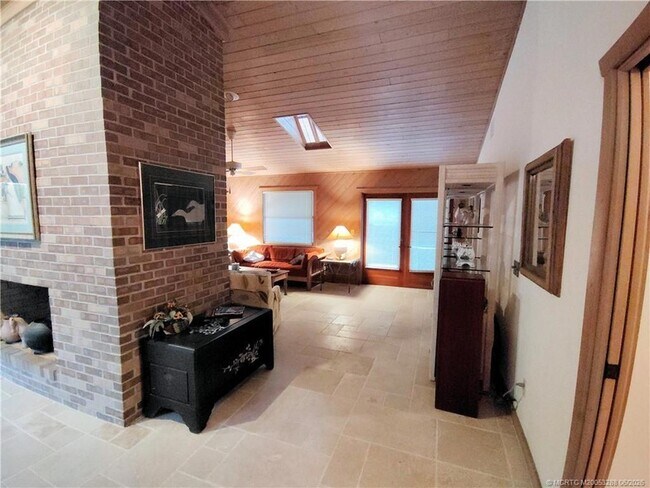 Foto del edificio - 760 N E Stokes Terrace