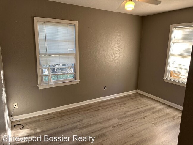 Building Photo - 3 br, 1 bath House - 2420 River St