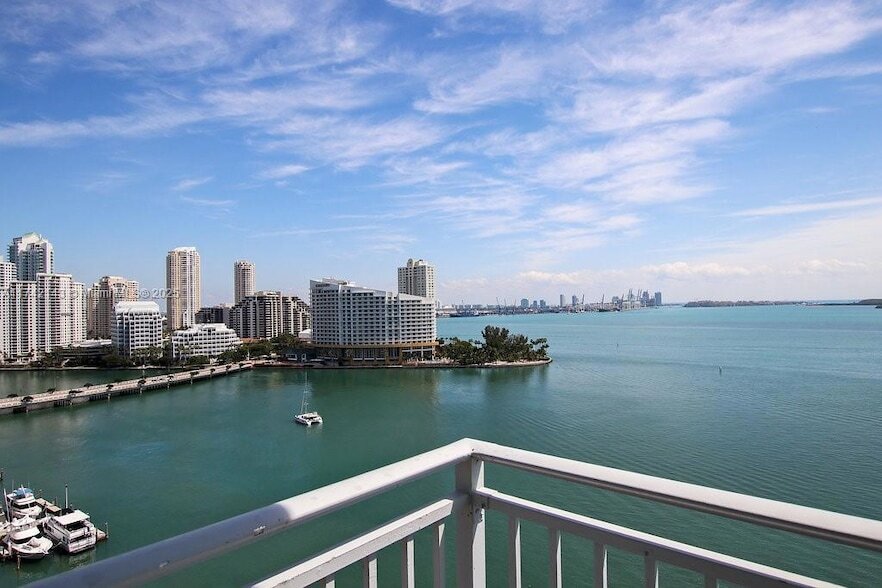 Primary Photo - 1111 Brickell Bay Dr