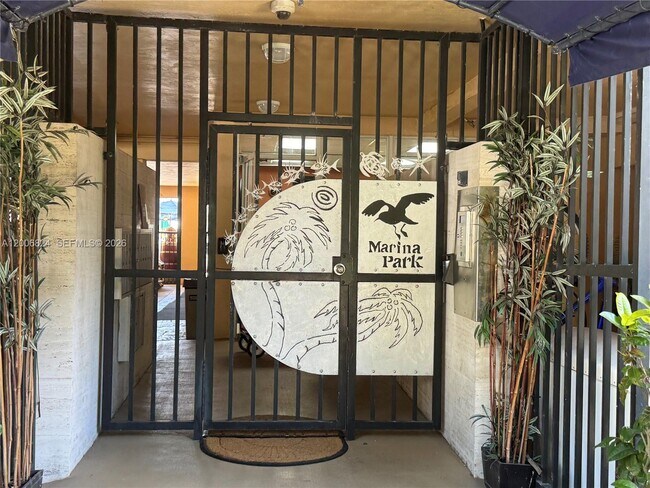 Foto del edificio - 2600 NE 135th St