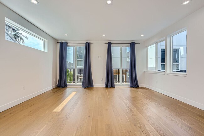 Foto del edificio - Stunning 3 Bed 1.75 Bath BRAND NEW CONSTRU...