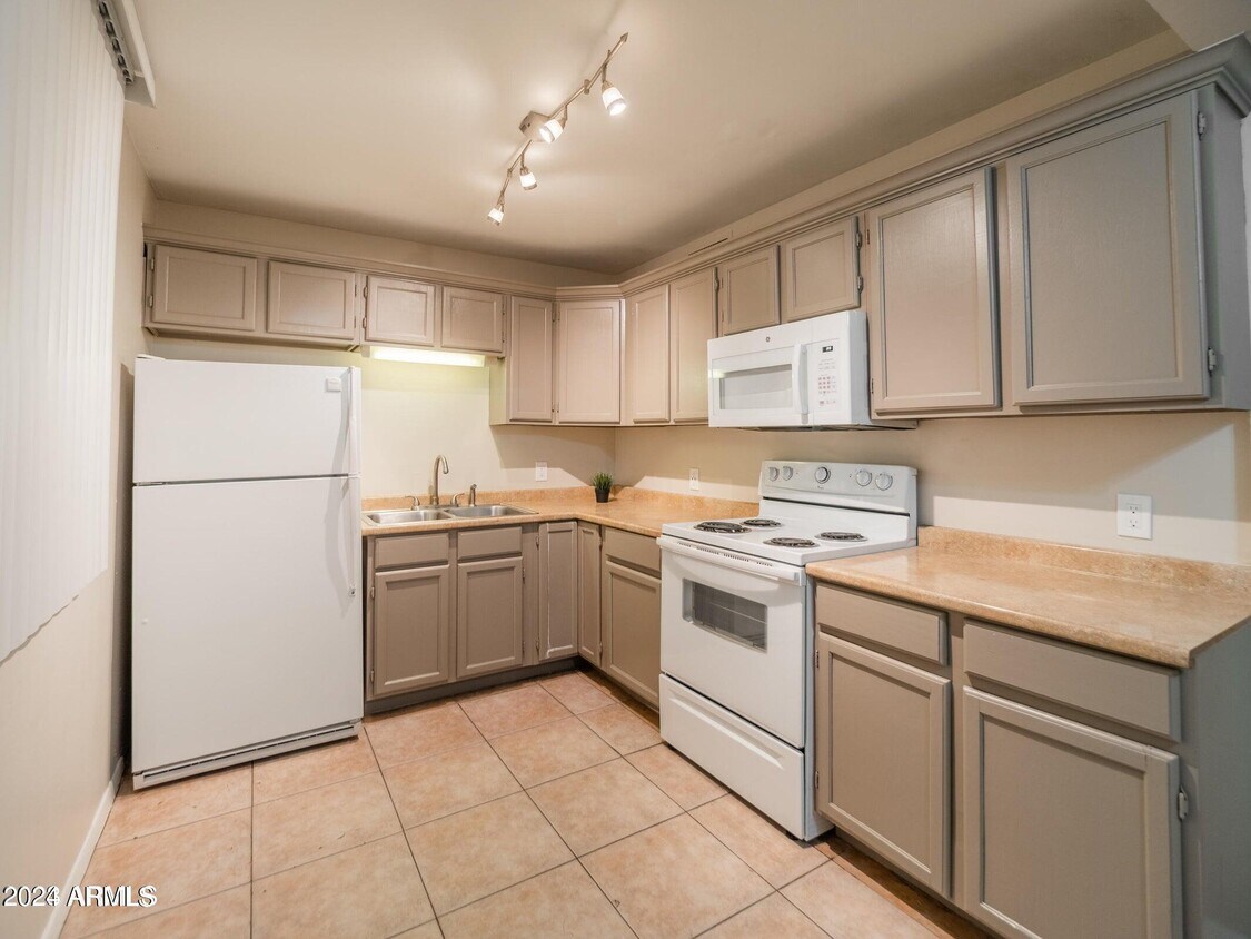 Building Photo - 4401 S 48th St