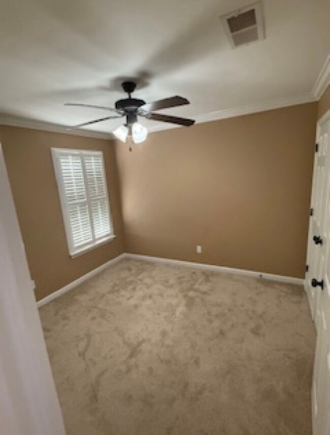 Building Photo - 3 bed 3 bath house on Anchorage Road!