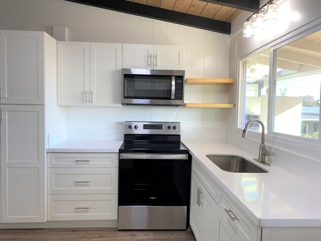 Building Photo - Kamehameha Heights - Renovated and Move In...