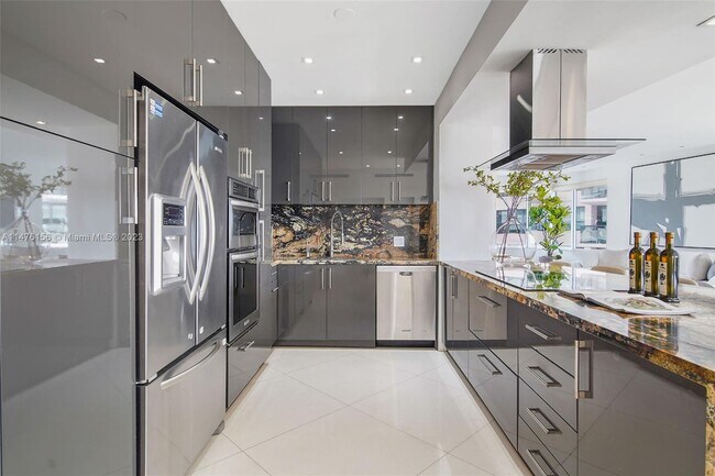 Building Photo - 5255 Collins Ave