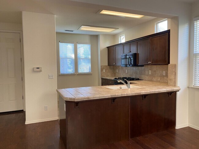 Building Photo - 3984 Trenton Ave