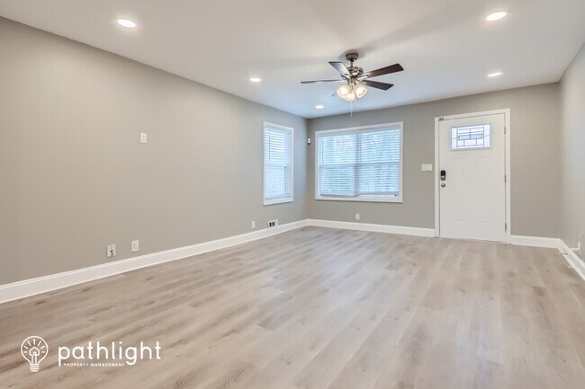 Building Photo - 735 Meadowbrook Dr