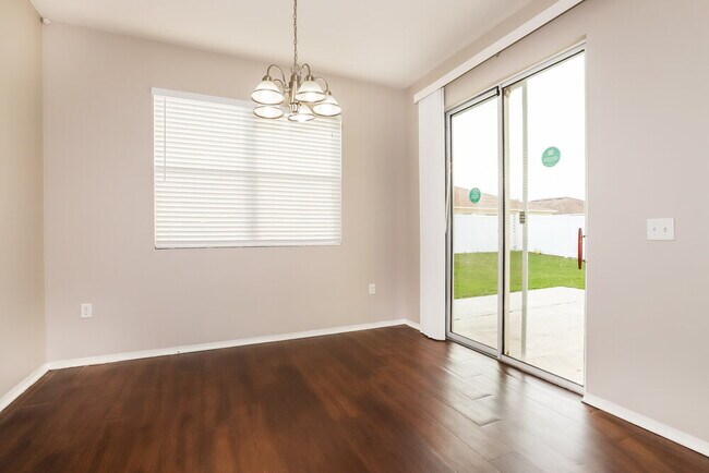 Foto del edificio - 4109 Sun Village Ct