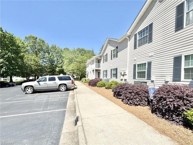 Foto del edificio - 5655 Hornaday Rd