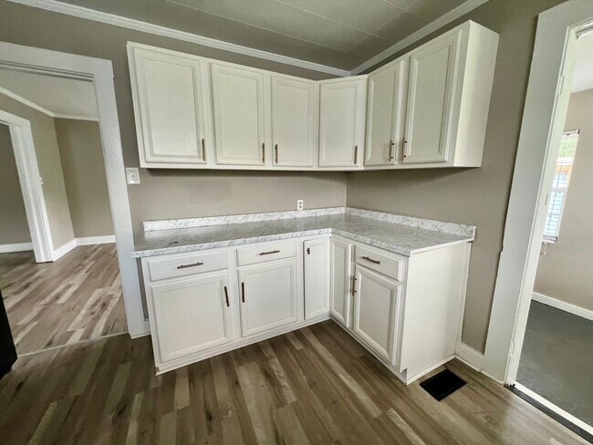 Building Photo - Adorable home in Franklin, KY for rent