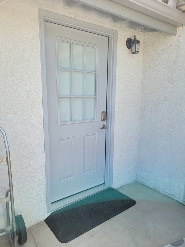 Private Enterance - 4134 N Maroa Ave
