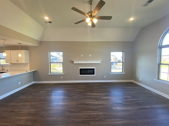 Building Photo - 5519 Briardale Dr