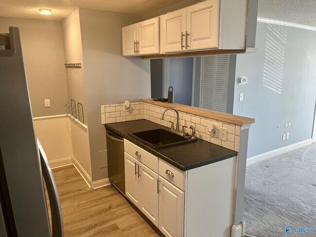 Foto del edificio - 1109 Liberty Dr