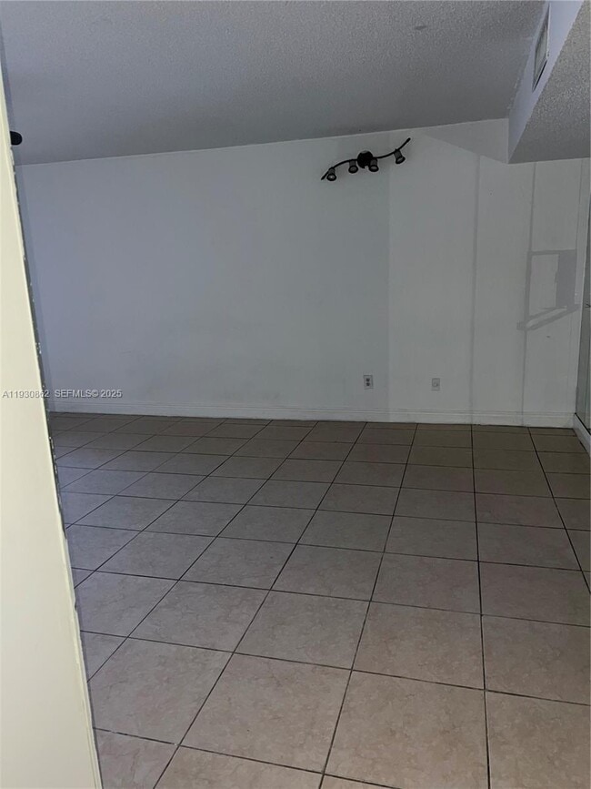 Foto del edificio - 8635 NW 8th St