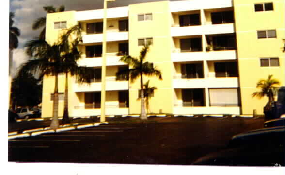 Building Photo - Flamingo Court