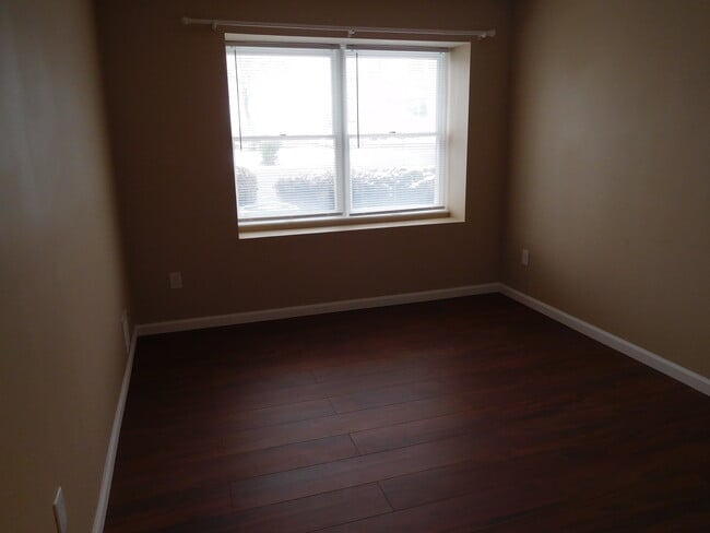 Foto del edificio - 700 N Franklin Blvd, Unit 1603