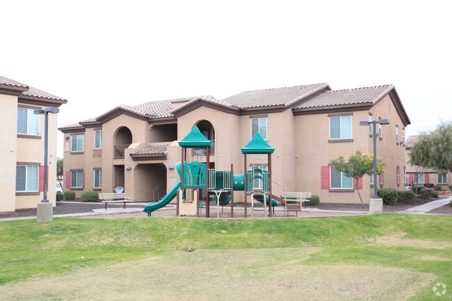 Building Photo - Topaz Pointe