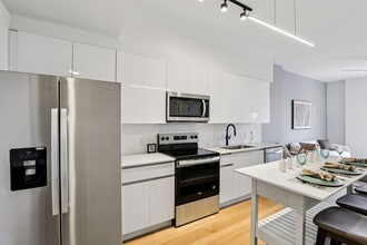 1BR, 1BA - 750SF - Kitchen - 101 Dania Beach