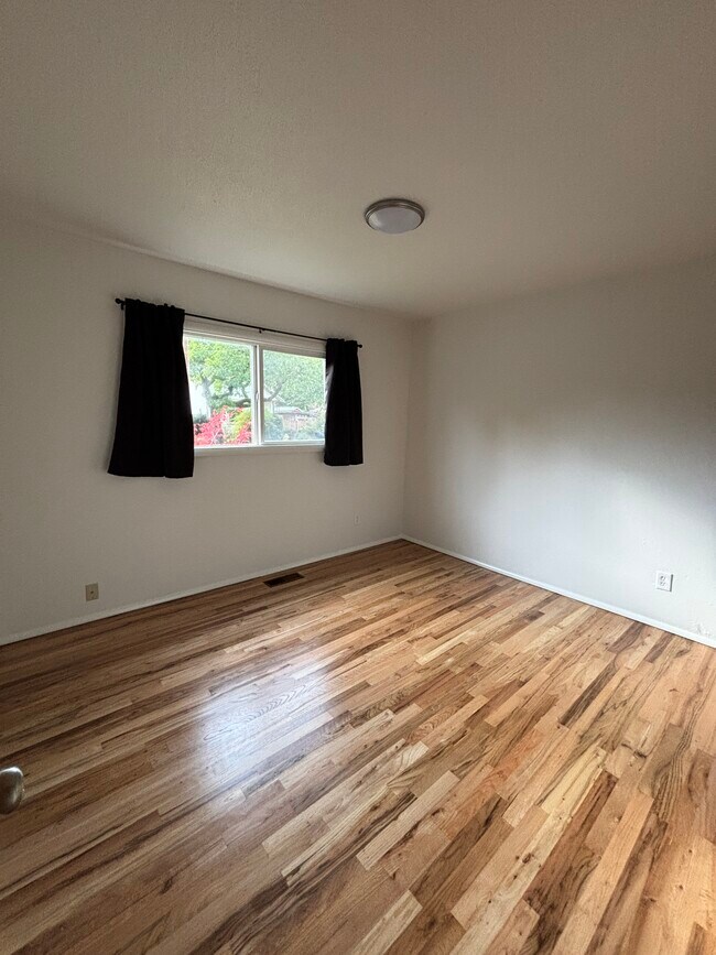 Foto del edificio - 7912 N Dwight Ave