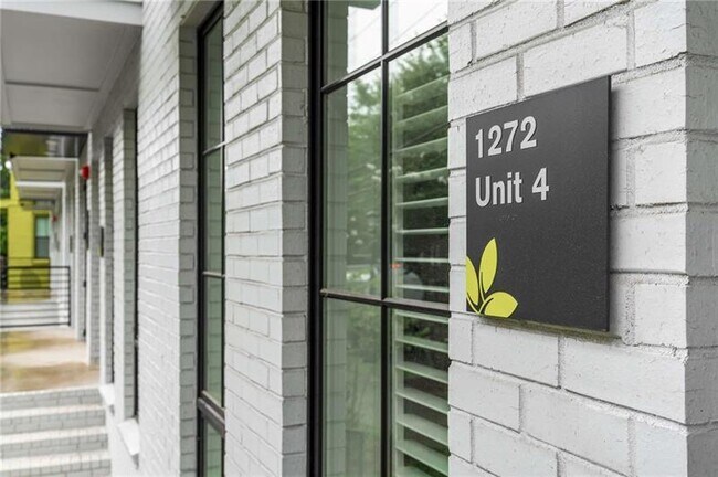 Foto del edificio - 1272 Longreen Ter NW