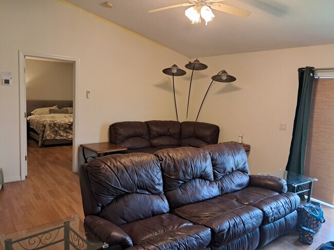 Living room - 1413 Maricopa Rd