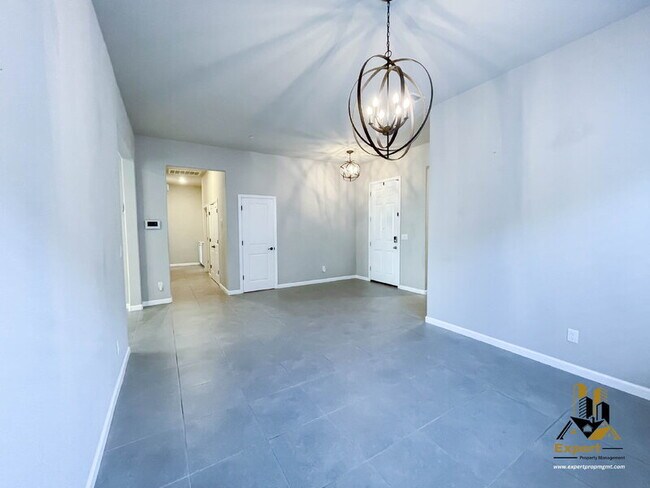 Foto del edificio - 6064 Cohasset Dr