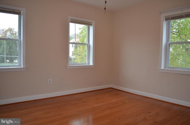 Building Photo - 2244 Farrington Ave