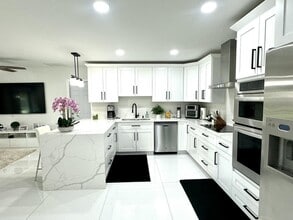 Building Photo - 121 Eider Ct