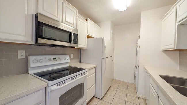 Foto del edificio - 9707 Richmond Ave.