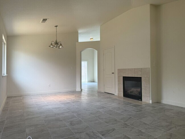 Foto del edificio - Available NOW!! 3/2 Open floor plan!
