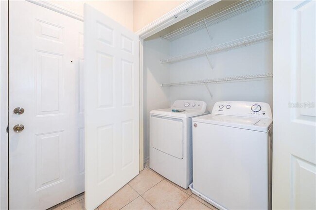 Foto del edificio - 7135 Yacht Basin Ave