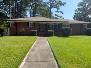 Building Photo - 302 Oak Dr