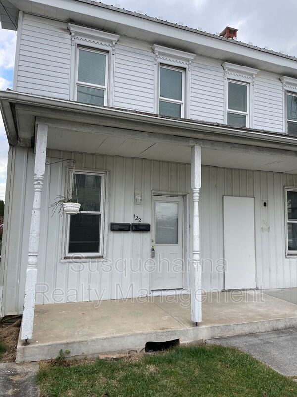 Primary Photo - 122 N Center St