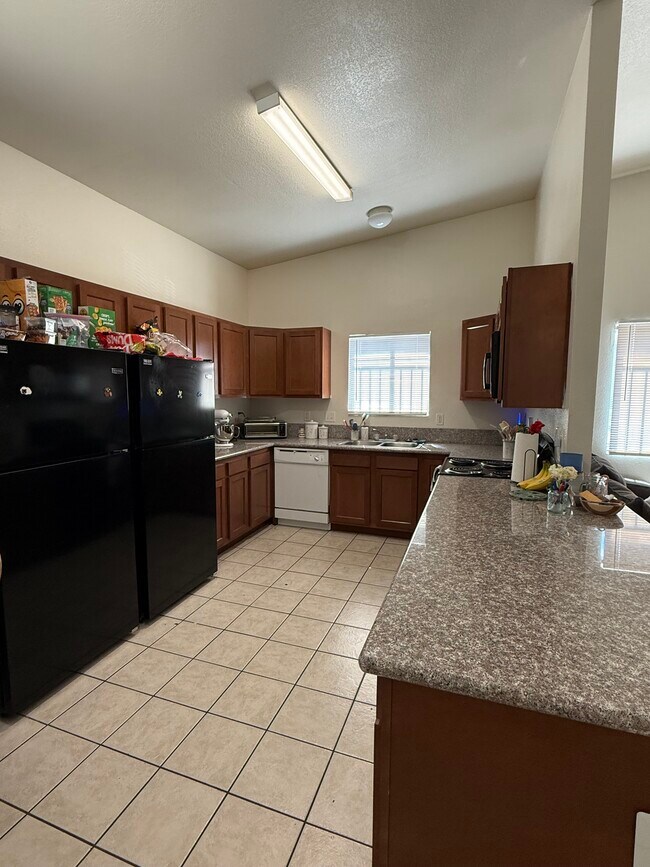 Foto del edificio - 802 E Lester St