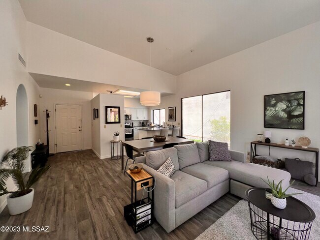 Building Photo - 5848 Bright Star Dr